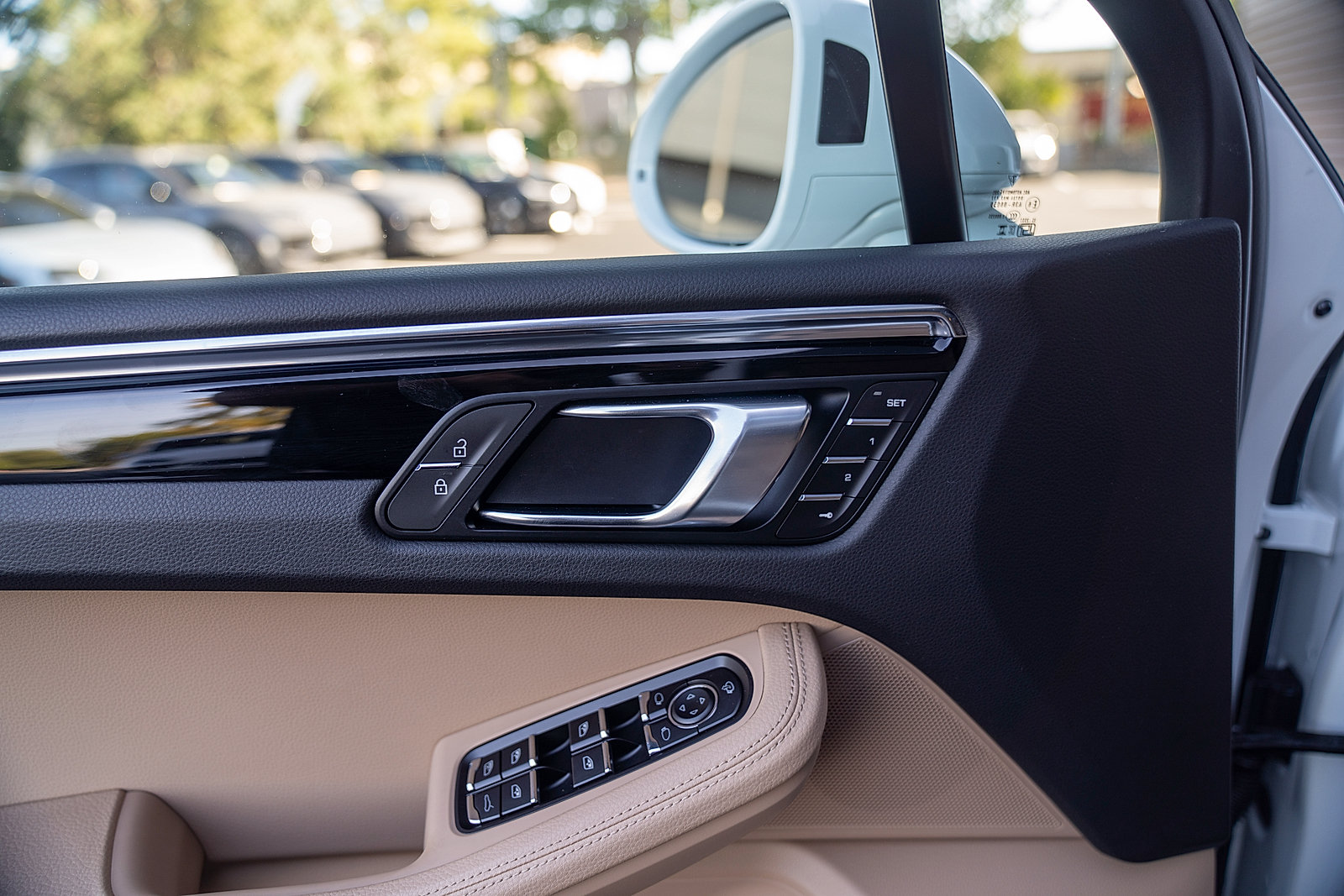 Used 2026 Porsche Macan AWD/4WD image 17