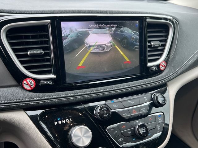 Used 2024 Chrysler Pacifica Select image 14