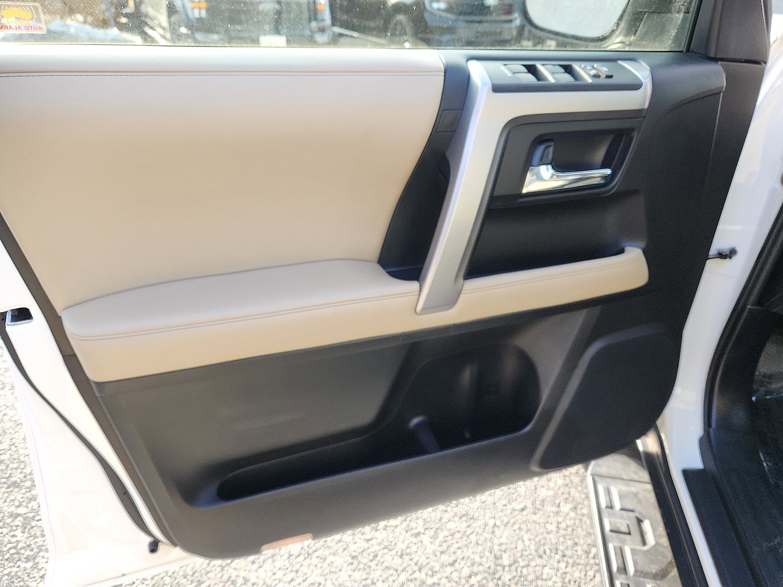 Used 2018 Toyota 4Runner SR5 Premium image 12