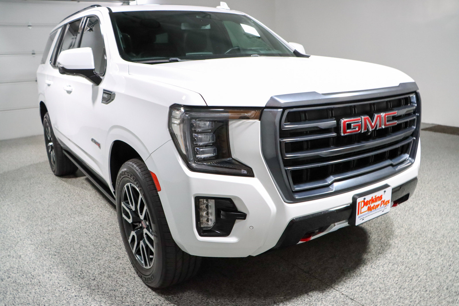Used 2023 GMC Yukon AT4 w/ AT4 Premium Plus Package AWD/4WD image 5