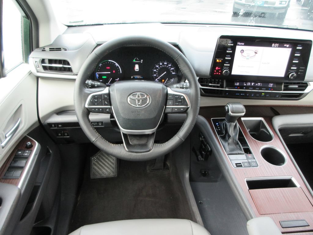 Used 2022 Toyota Sienna XLE AWD/4WD image 16