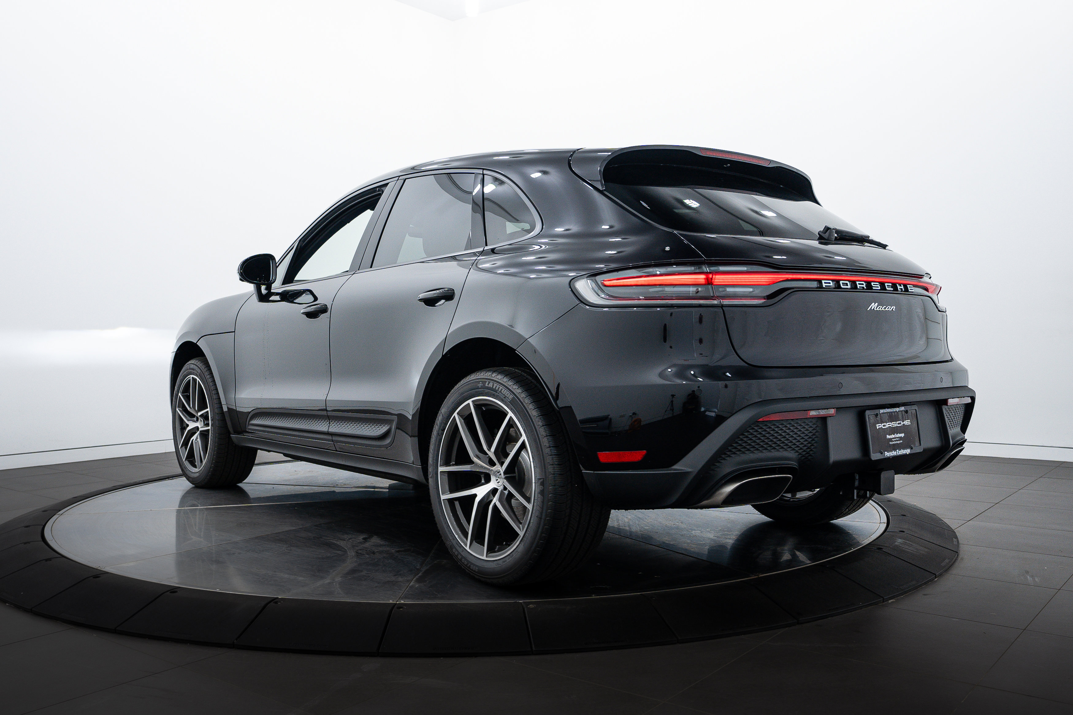 New 2025 Porsche Macan image 3