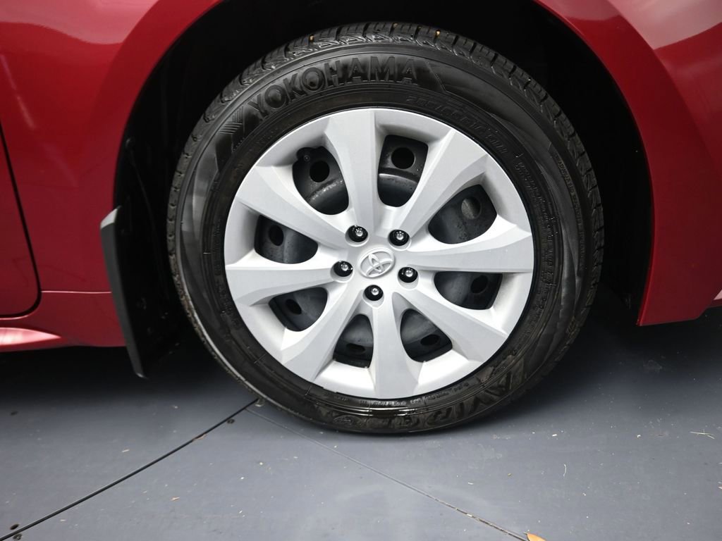 Used 2025 Toyota Corolla LE image 5