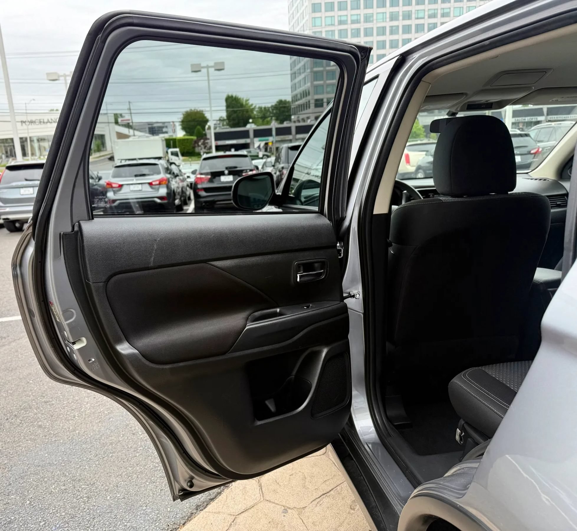 Used 2020 Mitsubishi Outlander ES AWD/4WD image 26