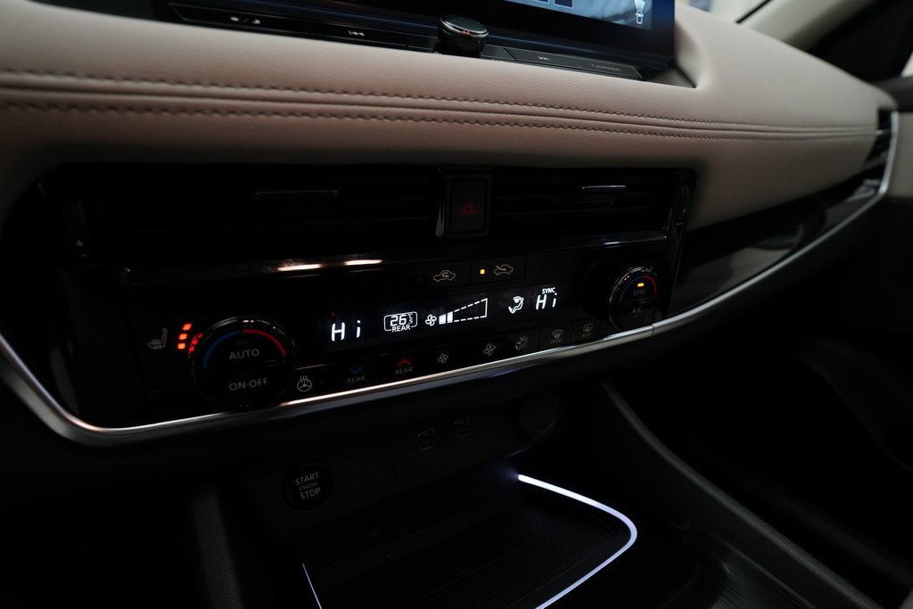 Used 2025 Nissan Rogue SL w/ Tech Package image 21