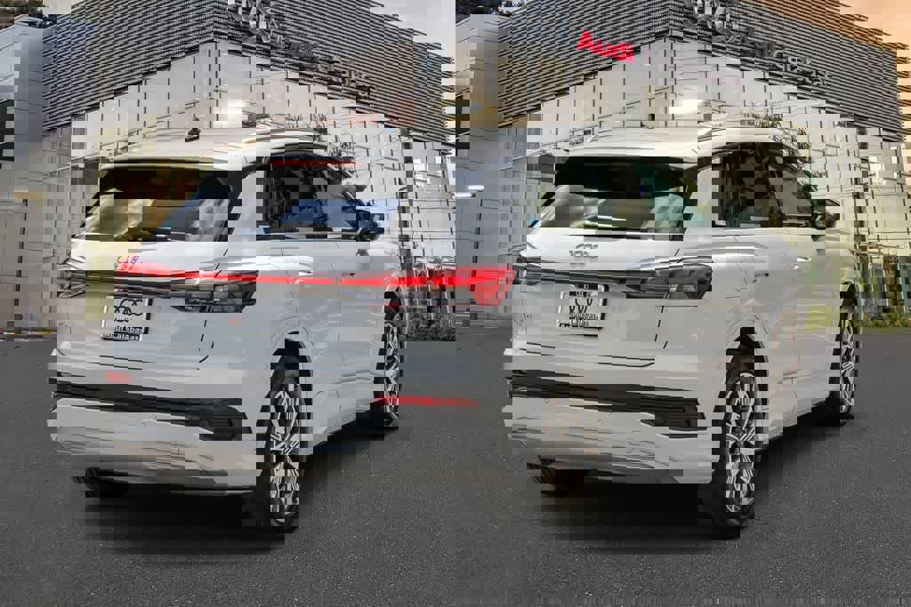 Used 2023 Audi Q4 e-tron Premium Plus w/ Premium Plus image 4