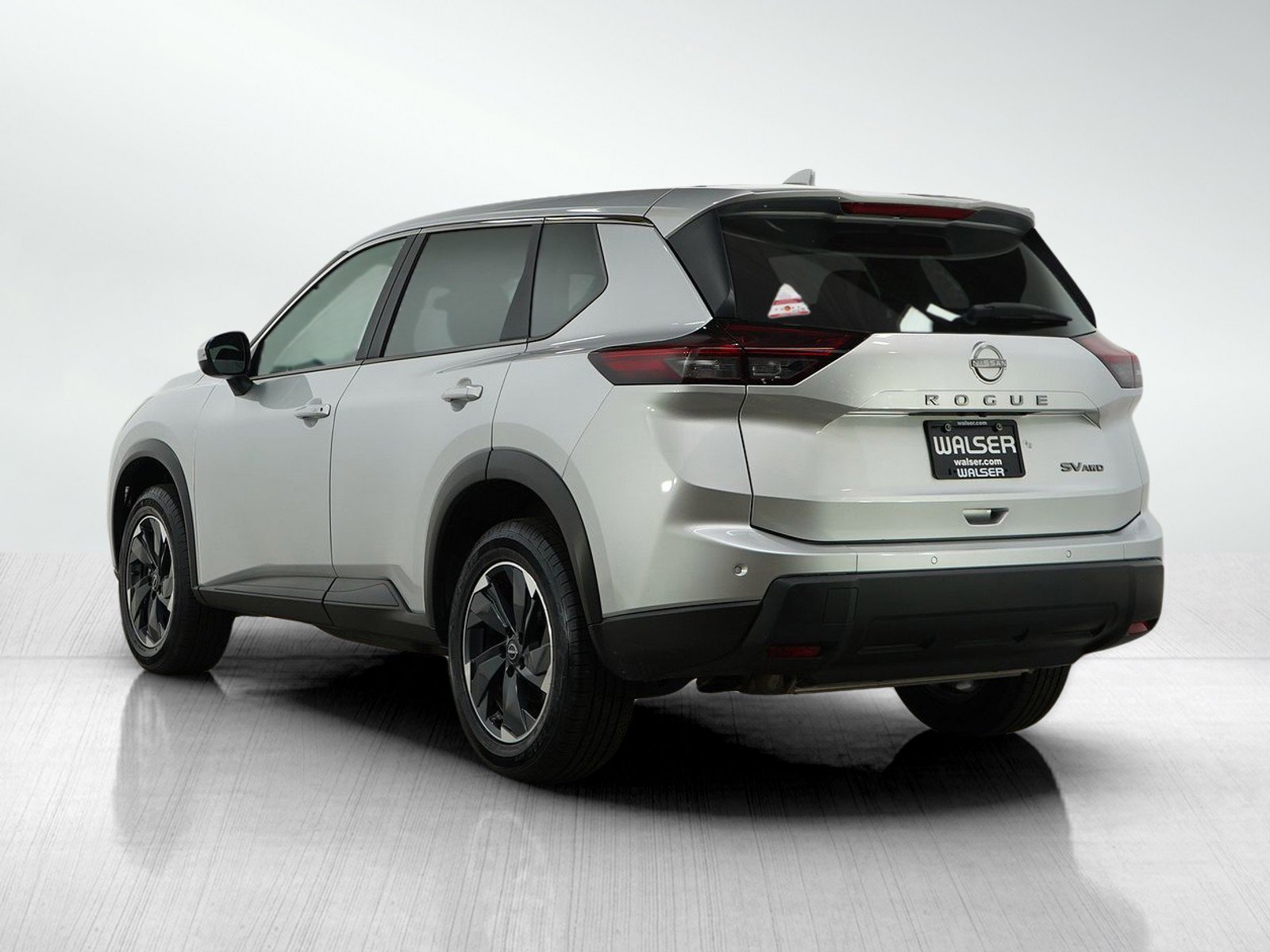 Used 2024 Nissan Rogue SV image 3