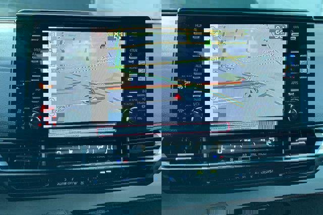 Used 2024 Toyota Sienna XLE w/ XLE Plus Package FWD image 25