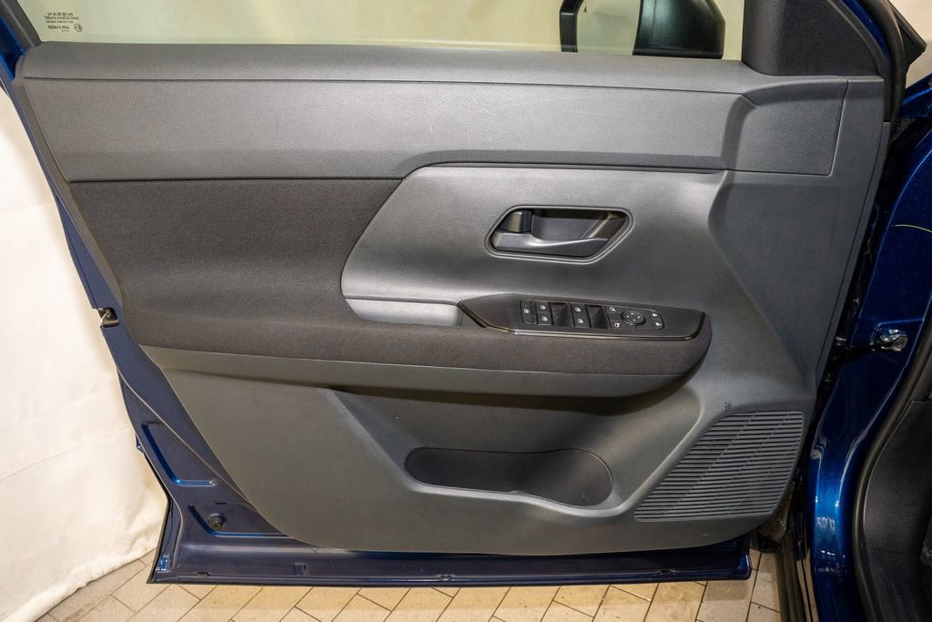 Certified 2025 Nissan Kicks S image 10