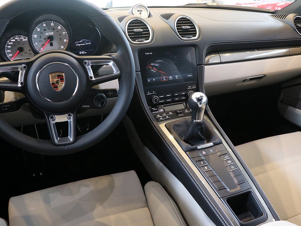 Used 2025 Porsche 718 Cayman GT4 image 36