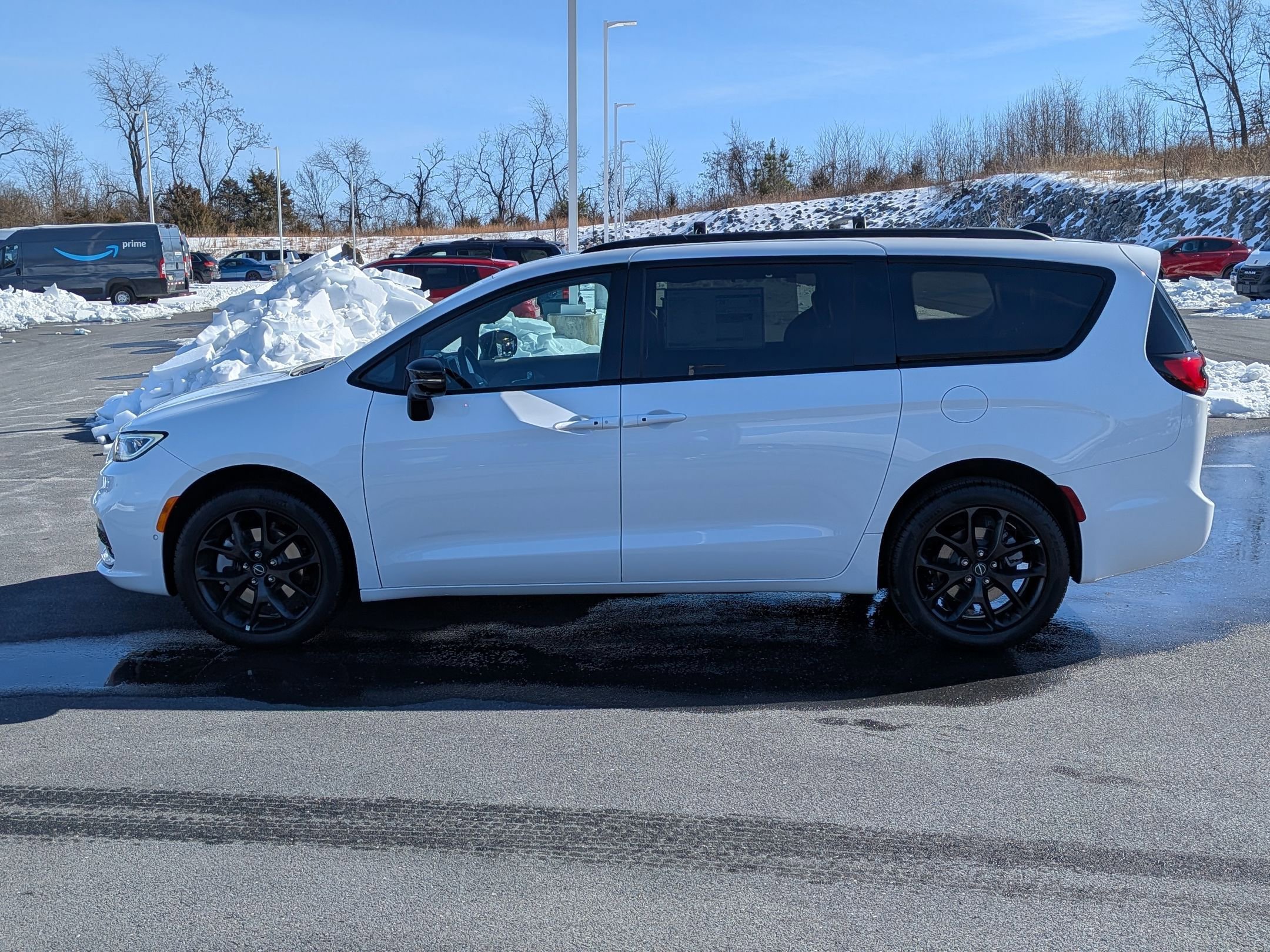 New 2026 Chrysler Pacifica Select image 8