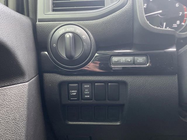 Used 2024 Nissan Titan SV w/ SV Convenience Package image 23