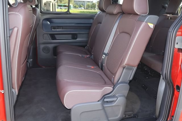 Certified 2025 Volkswagen ID. Buzz Pro S RWD image 14