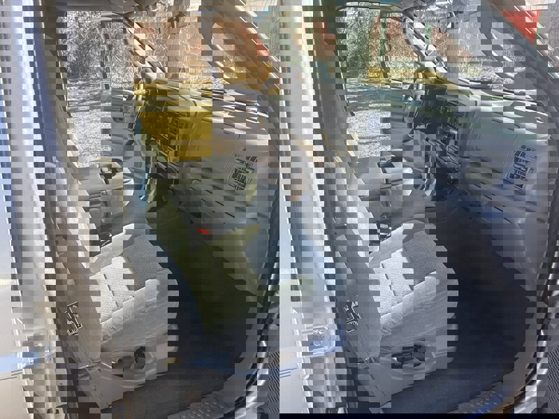 Used 2004 Ford Excursion XLT image 26