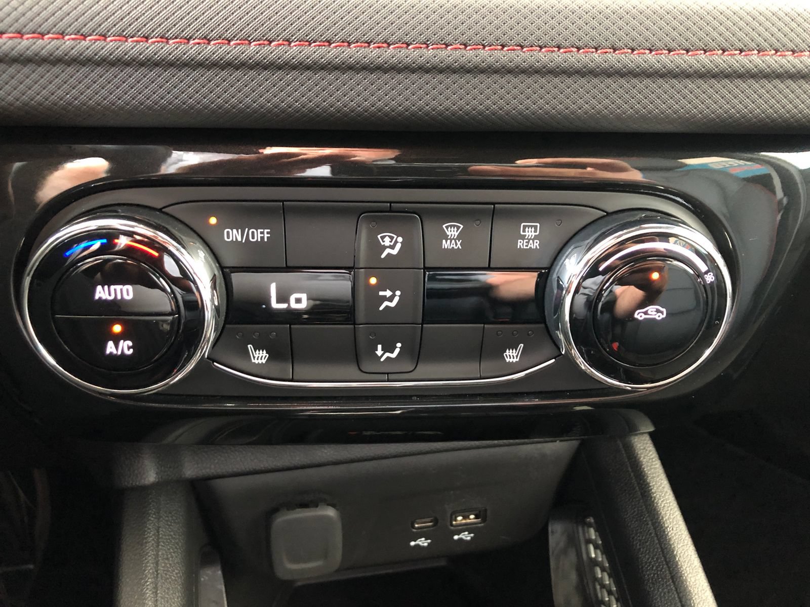 Used 2024 Chevrolet TrailBlazer RS w/ Convenience Package AWD/4WD image 28