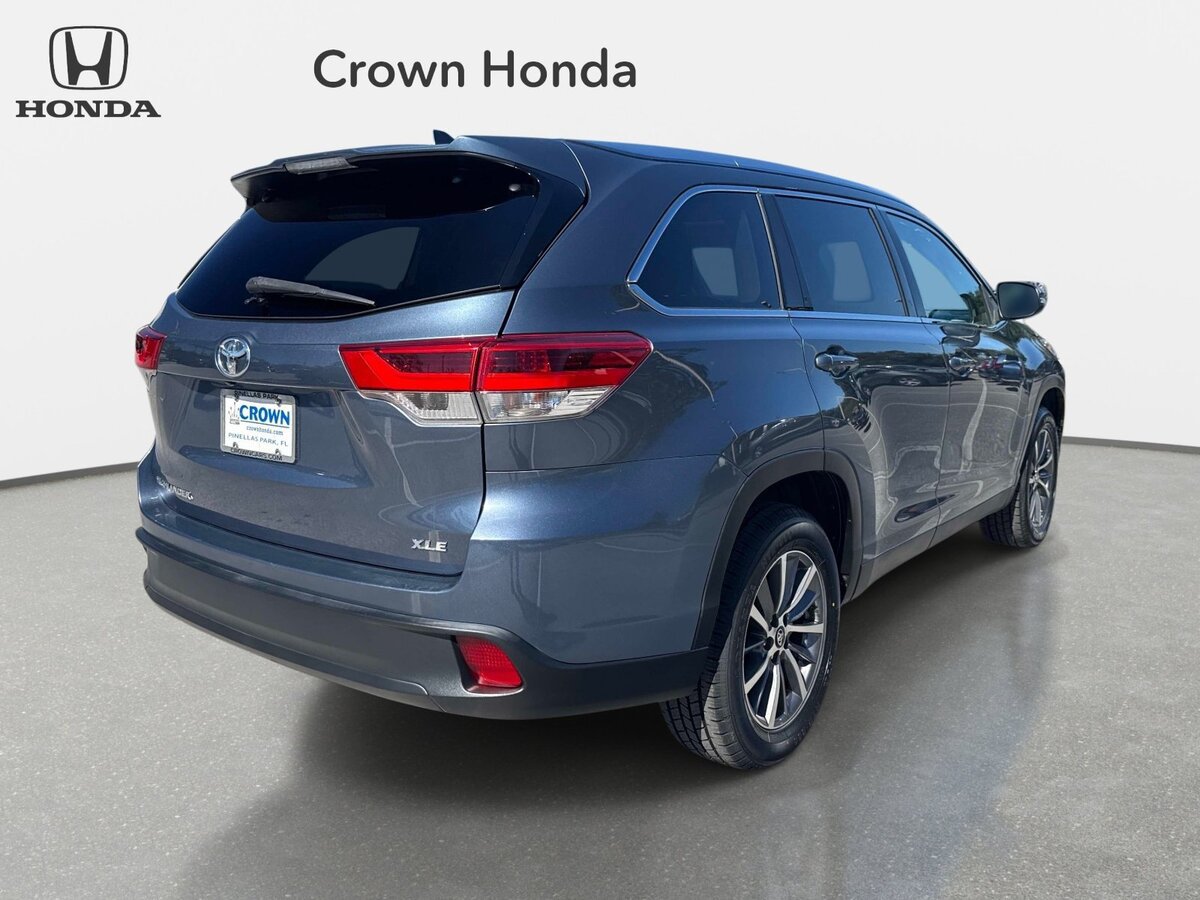 Used 2019 Toyota Highlander XLE FWD image 4