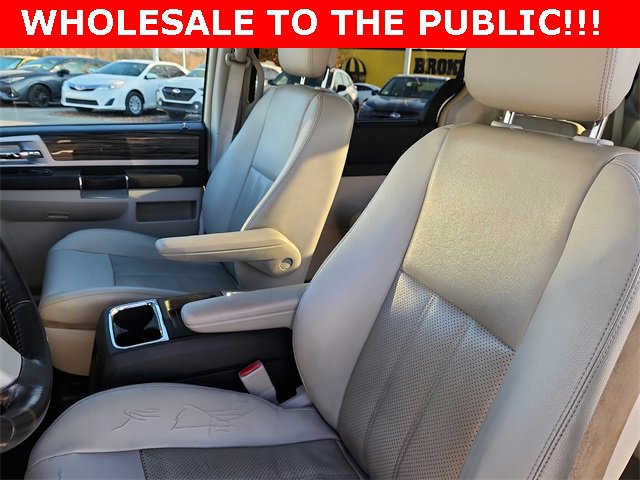 Used 2010 Chrysler Town & Country Touring image 12