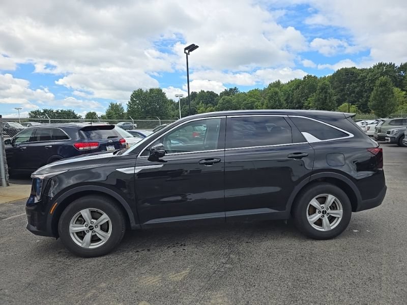 Used 2024 Kia Sorento LX FWD image 4