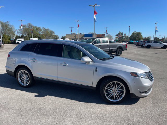 Used 2019 Lincoln MKT AWD image 2