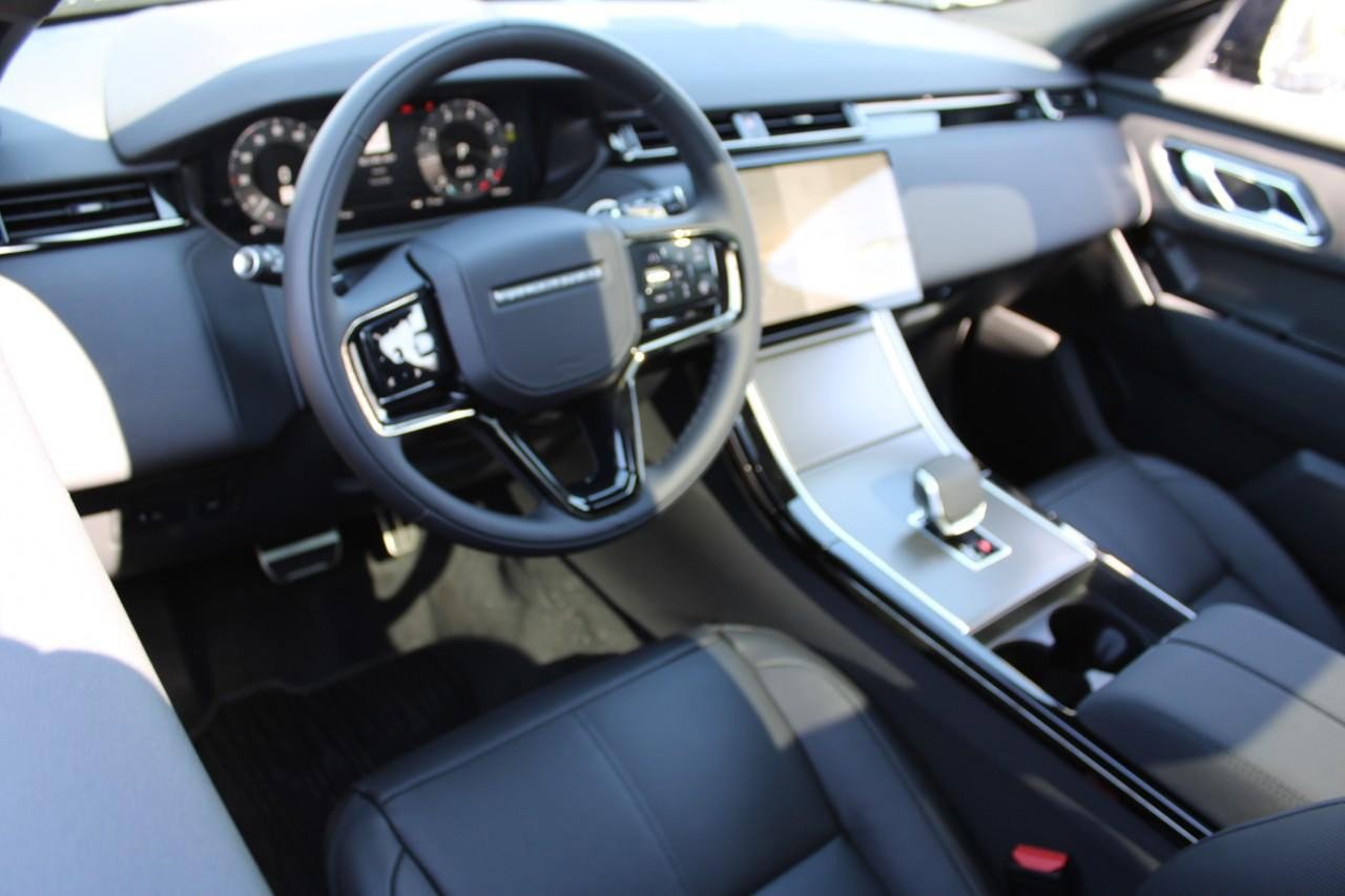 Used 2025 Land Rover Range Rover Velar Dynamic SE image 20