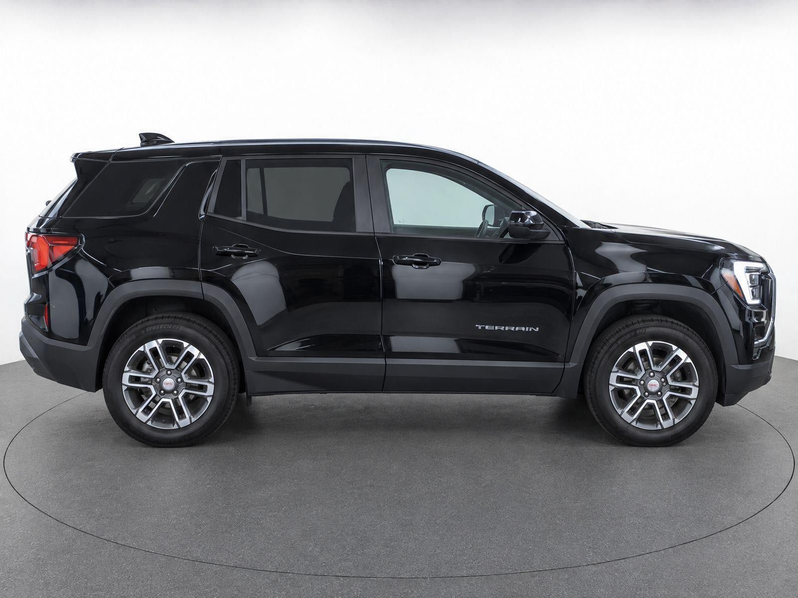 Used 2025 GMC Terrain Elevation AWD/4WD image 4