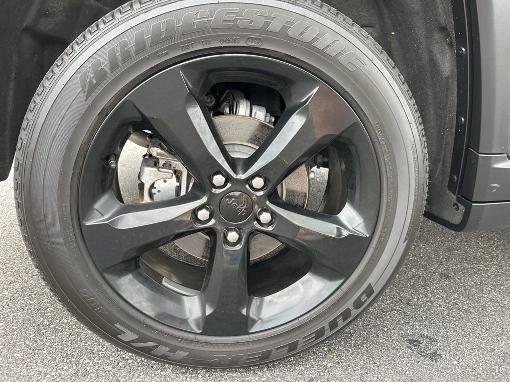 Used 2024 Jeep Grand Cherokee Altitude AWD/4WD image 37