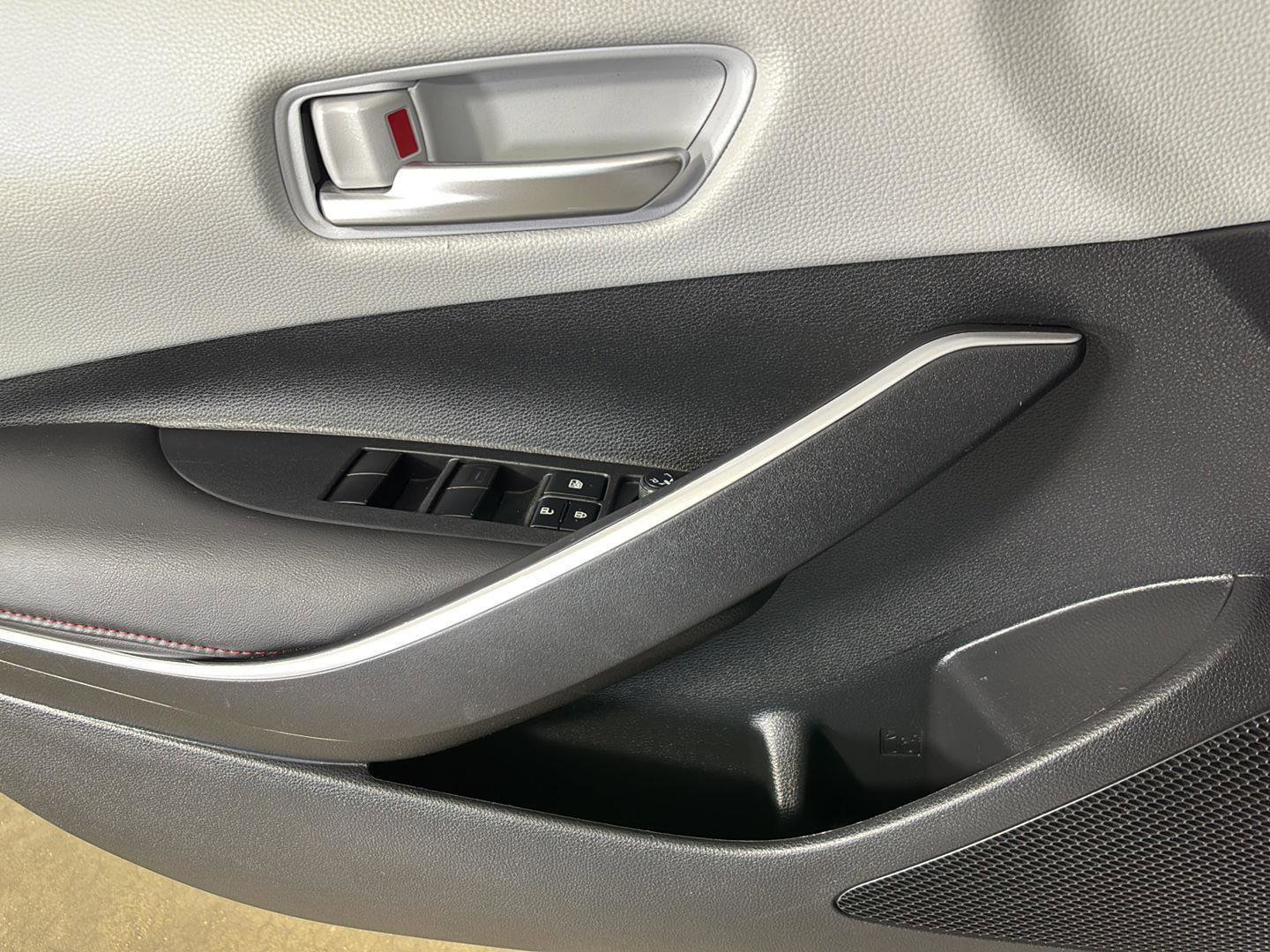 Used 2023 Toyota Corolla SE FWD image 33