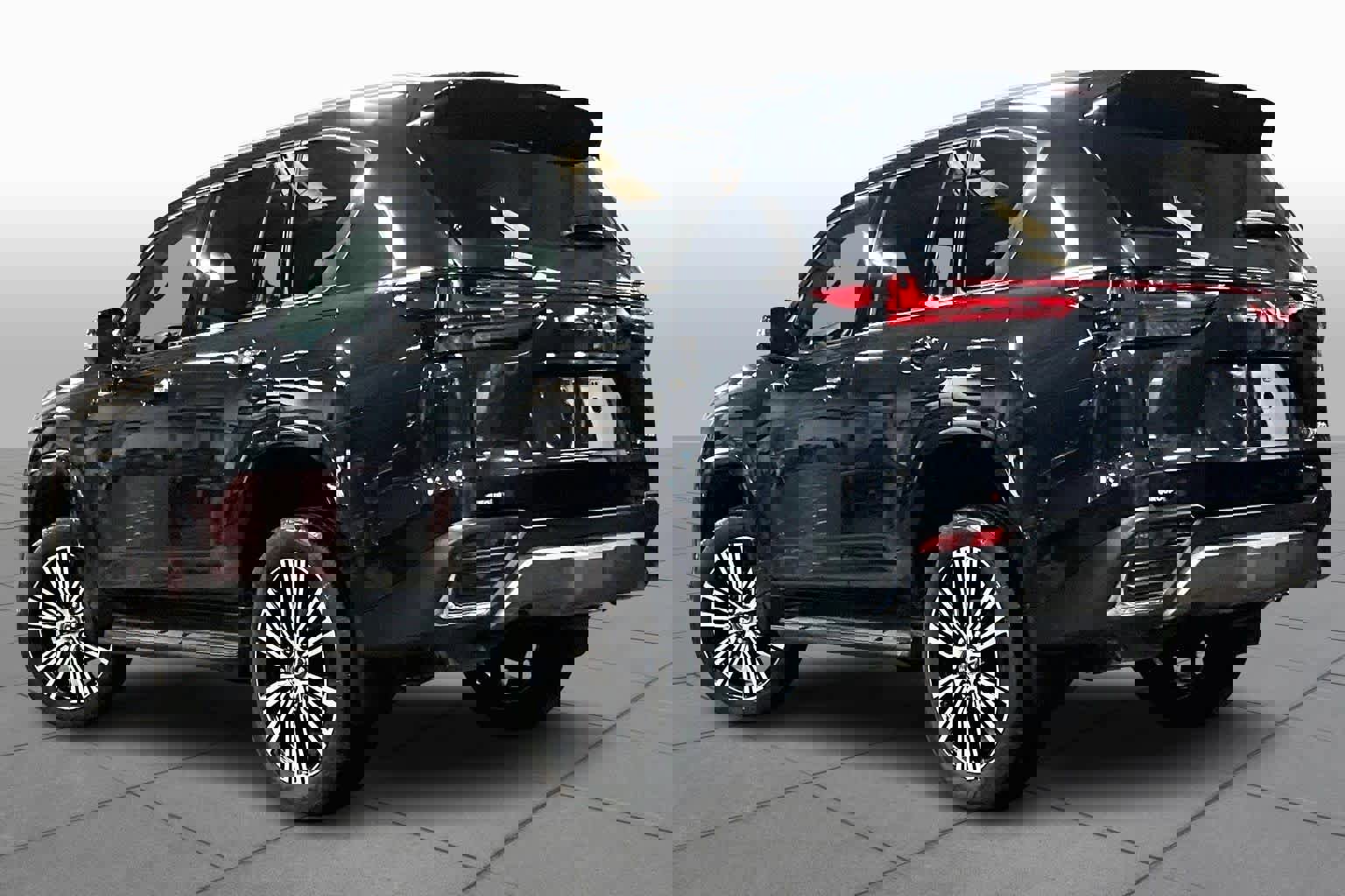 Used 2025 Lexus LX 600 4WD w/ Luxury Package image 11