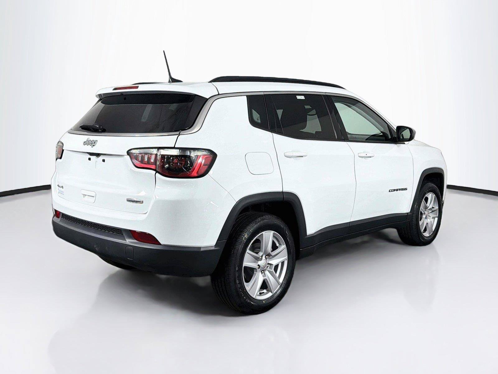Used 2022 Jeep Compass Latitude AWD/4WD image 11