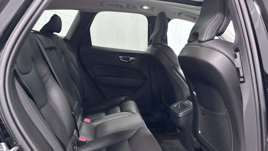 Certified 2024 Volvo XC60 B5 Plus w/ Protection Package Premier AWD/4WD image 25