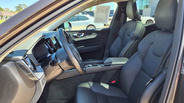 Used 2025 Volvo XC60 B5 Core image 14