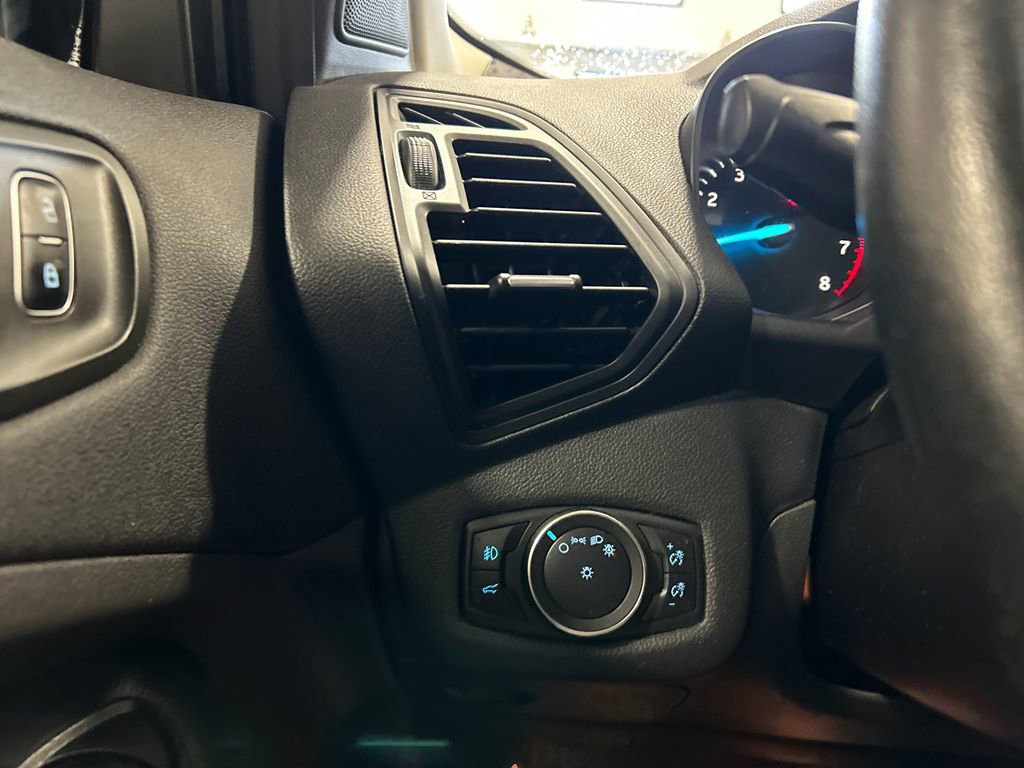 Used 2019 Ford Escape SE image 19