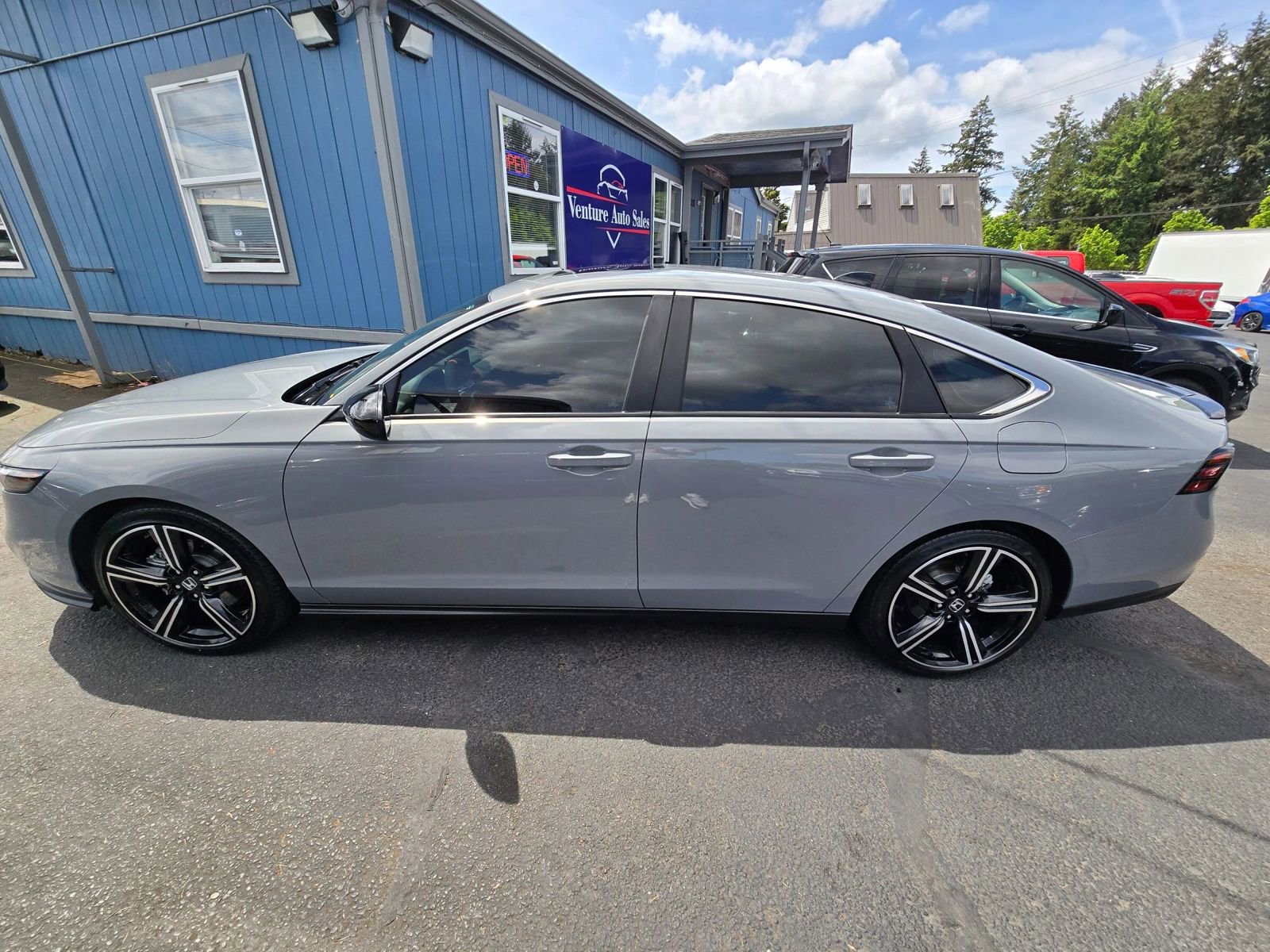 Used 2024 Honda Accord Sport image 2