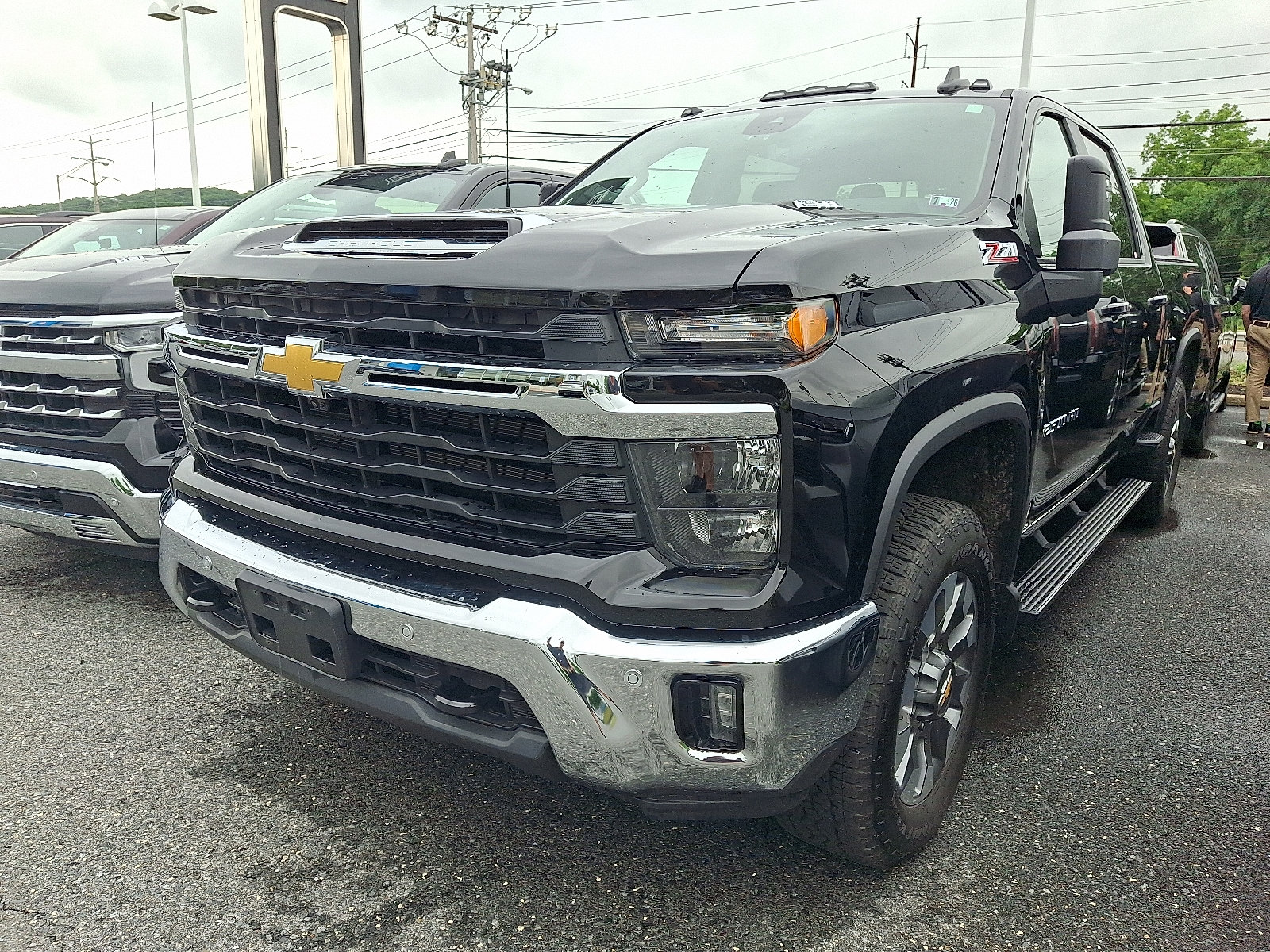 Used 2025 Chevrolet Silverado 2500 LT w/ All Star Edition AWD/4WD image 3