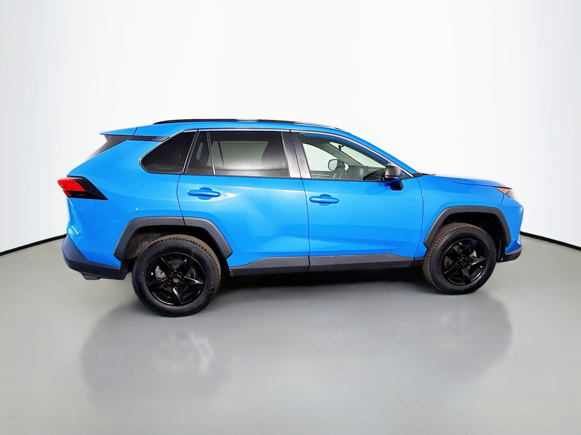 Used 2020 Toyota RAV4 LE image 11