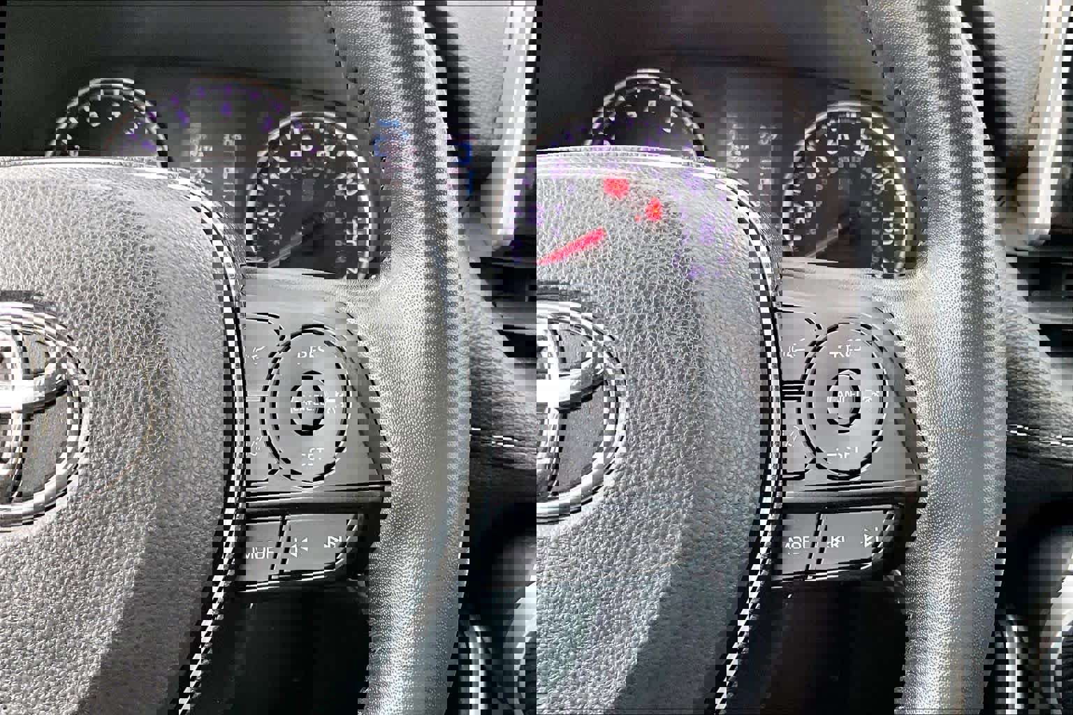 Used 2020 Toyota RAV4 XLE w/ Convenience Package image 24