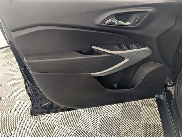 Certified 2024 Chevrolet Trax LS w/ LS Convenience Package FWD image 9