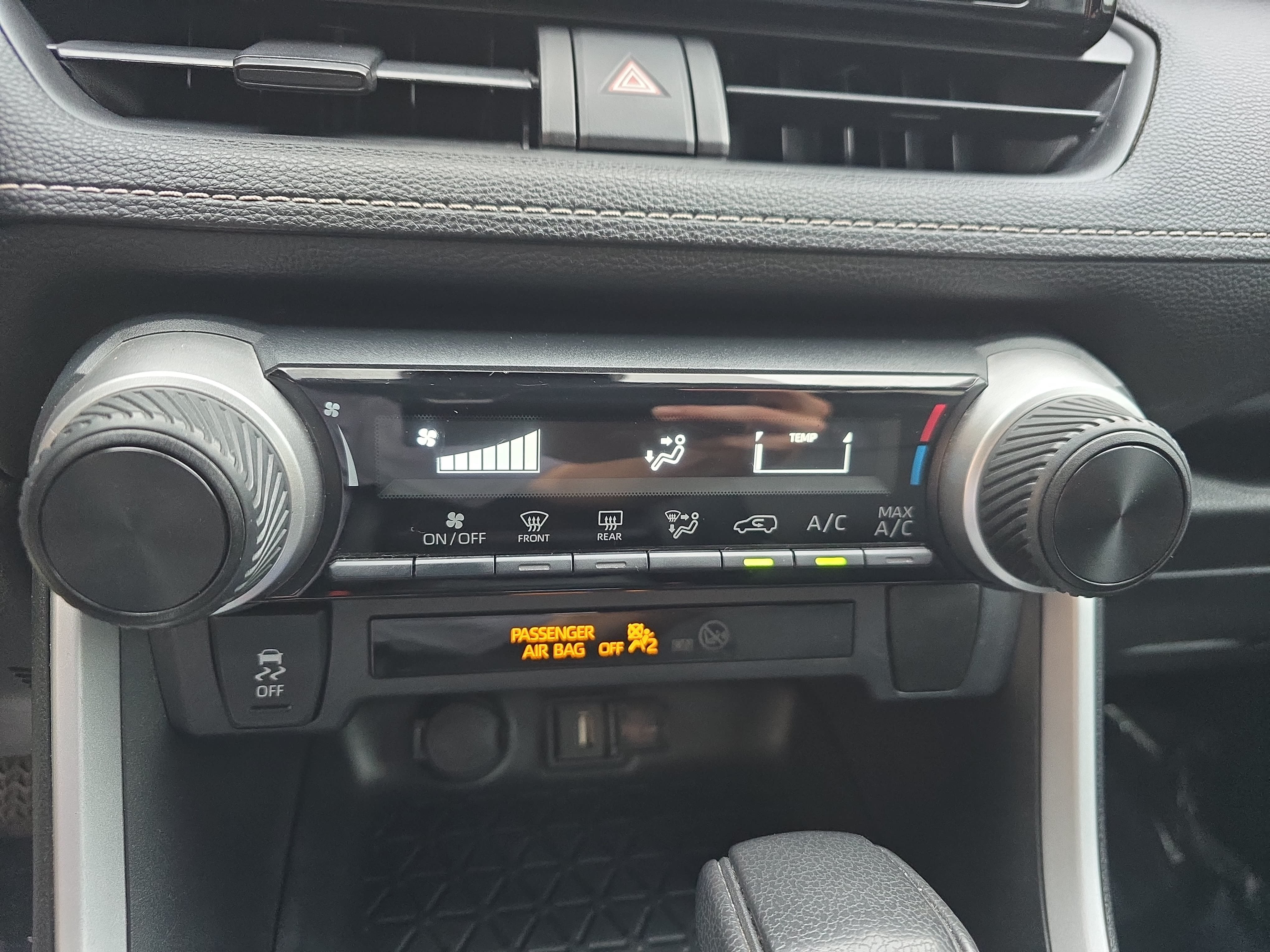 Used 2020 Toyota RAV4 LE FWD image 23