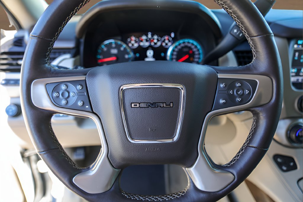 Used 2019 GMC Yukon Denali w/ Open Road Package RWD image 12