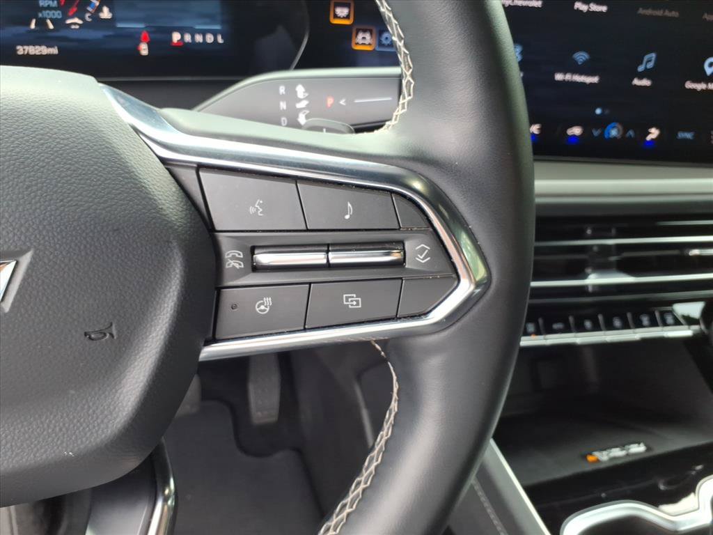 Used 2025 Chevrolet Traverse LT AWD/4WD image 30