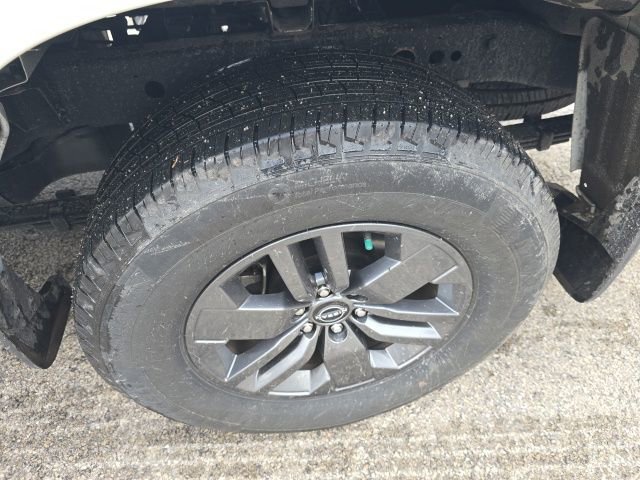 Used 2025 Nissan Frontier SV w/ Tow Package image 12