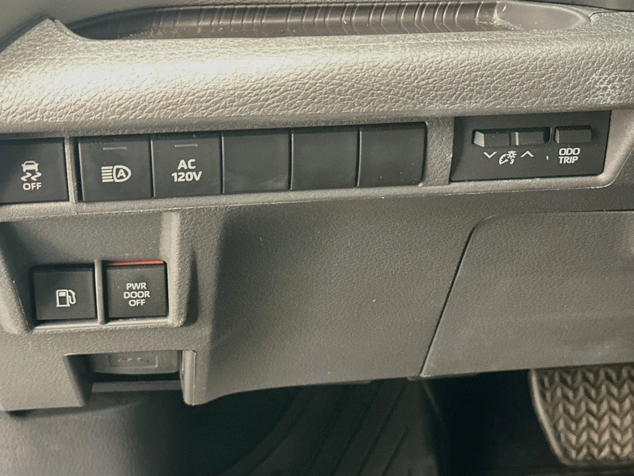 Used 2024 Toyota Sienna XLE w/ XLE Plus Package AWD/4WD image 17