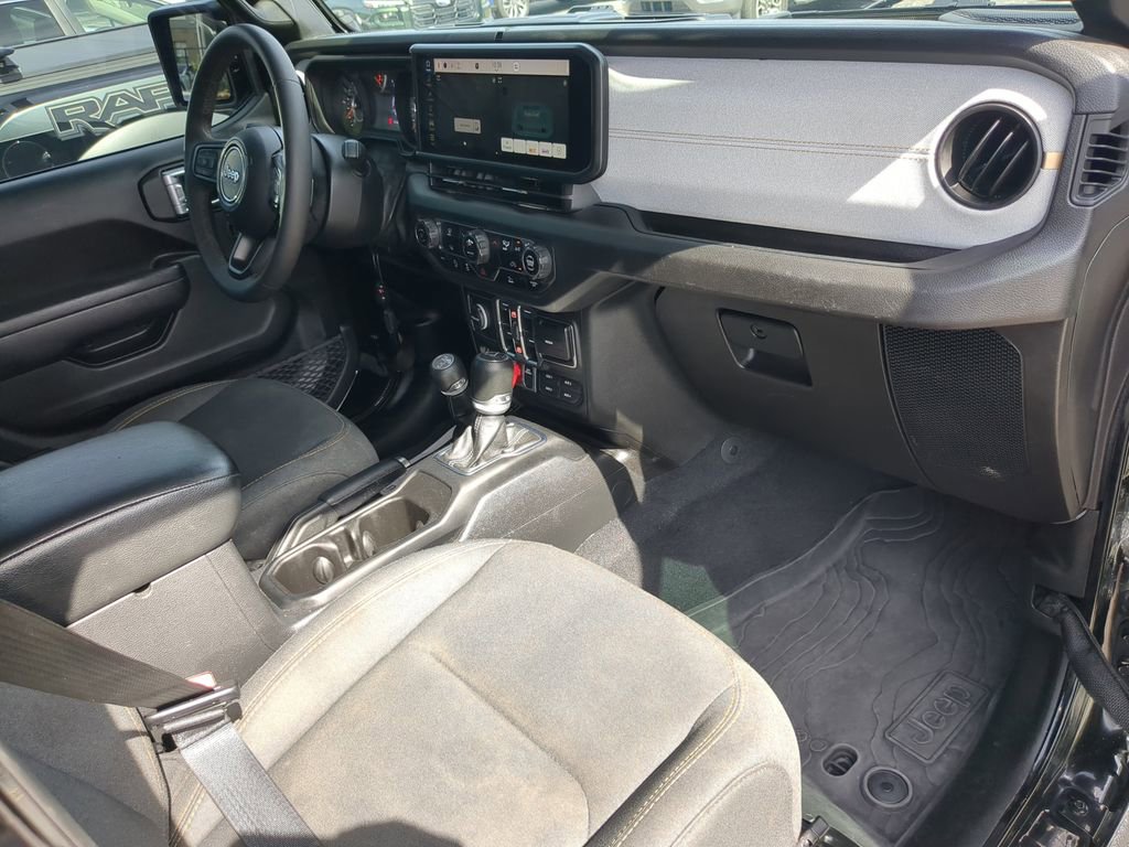 Used 2024 Jeep Wrangler Unlimited Sport AWD/4WD image 12