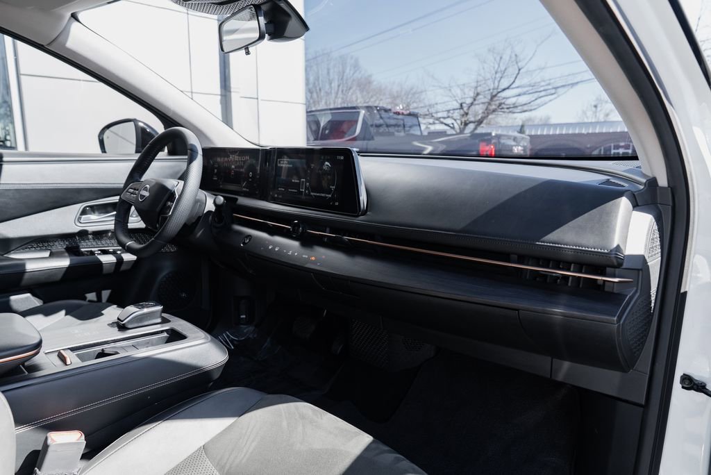 Used 2023 Nissan Ariya AWD image 27