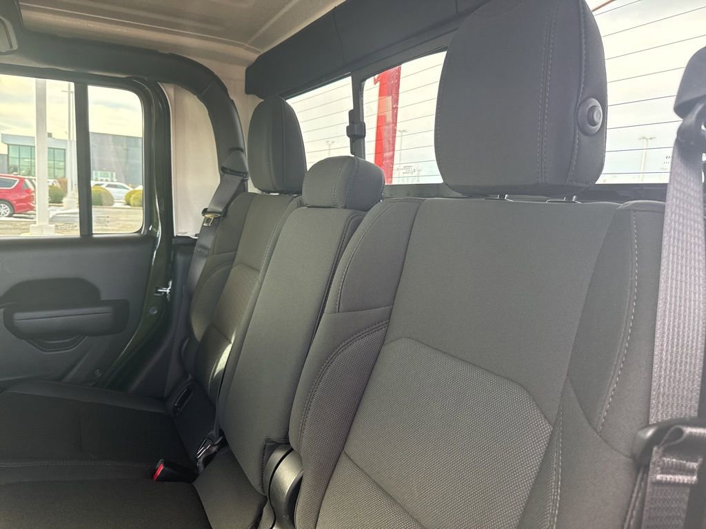 Used 2022 Jeep Gladiator Sport image 18