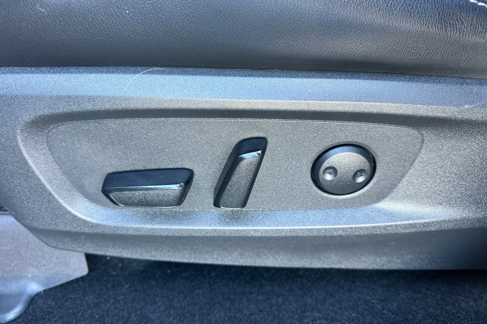 Used 2022 Nissan Pathfinder SL w/ SL Black Package image 13