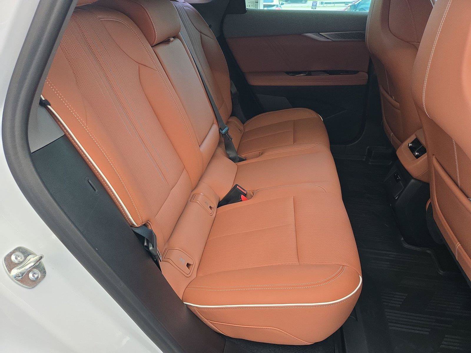 New 2026 Cadillac Optiq Sport 2 w/ LPO, Floor Liner Package AWD/4WD image 28