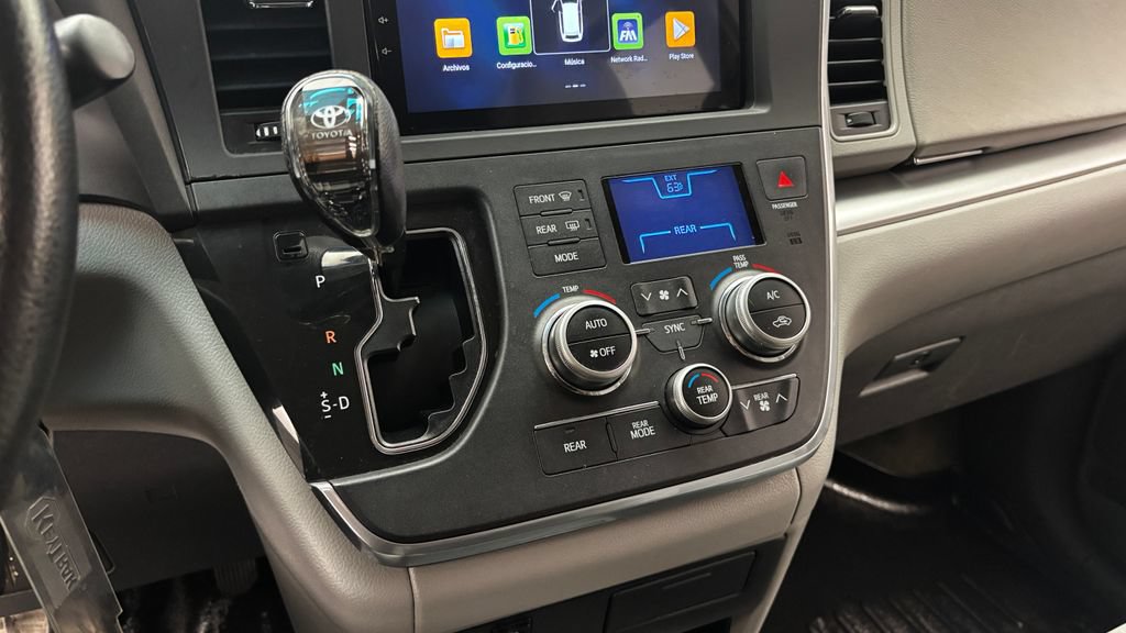 Used 2015 Toyota Sienna LE FWD image 18