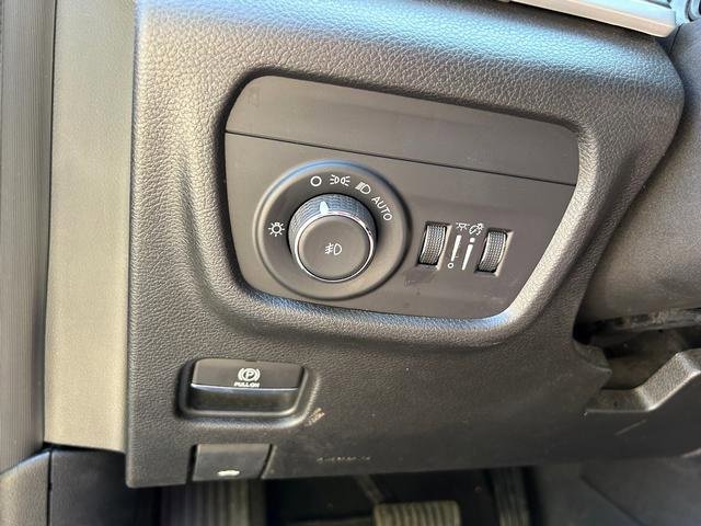 Used 2023 Jeep Grand Cherokee L Limited w/ Black Appearance Package image 24