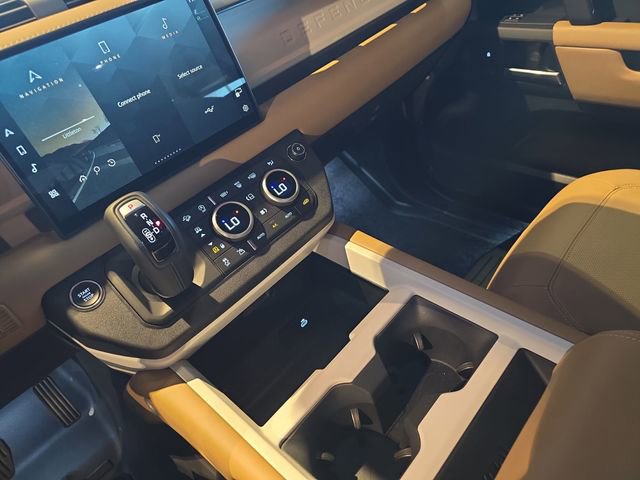 New 2025 Land Rover Defender 130 X-Dynamic SE image 16